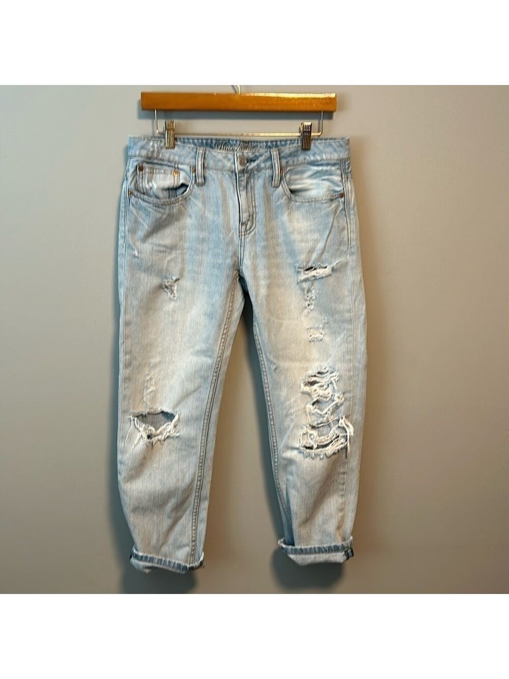 American Eagle Light Wash Distressed Boho Festival Boyfriend Jeans Size 4